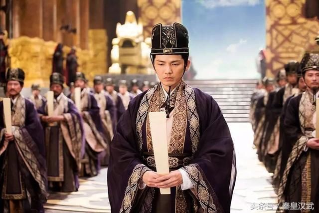 皇帝:我能活多久?相士伸出3根手指,皇帝:看来我只活十年