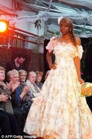 录音曝光!拨急救电话却被接线员嘲笑后,女孩在