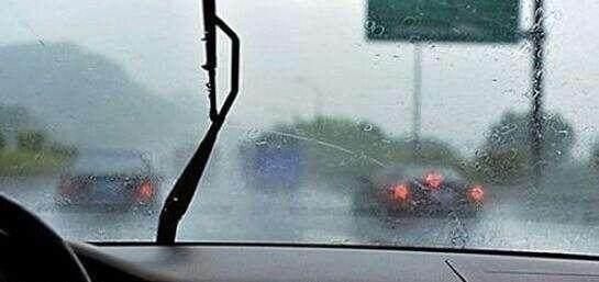 春运交通安全微警示(十二):雨天安全行车注意事项