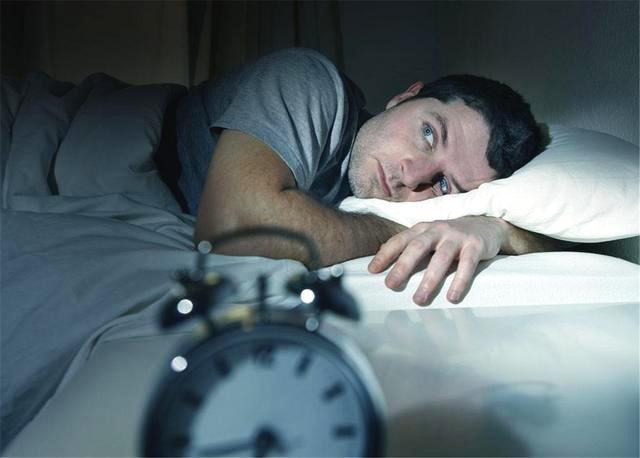 晚上睡觉经常在半夜醒来,是什么原因?留意5个