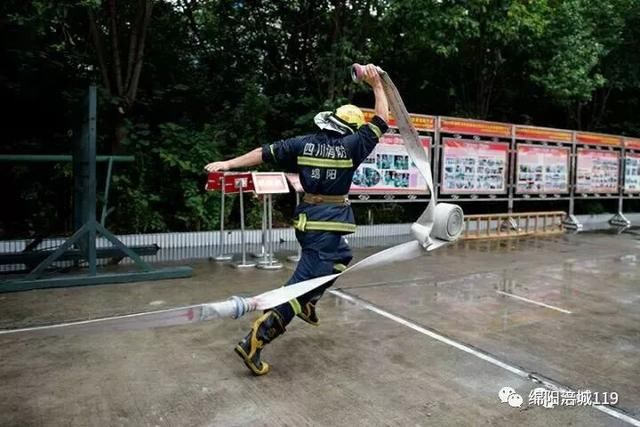 如果用一首歌形容消防员,那么这首歌的名字叫