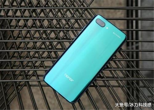 华为荣耀20即将上市,麒麟980+水滴屏,网友:荣