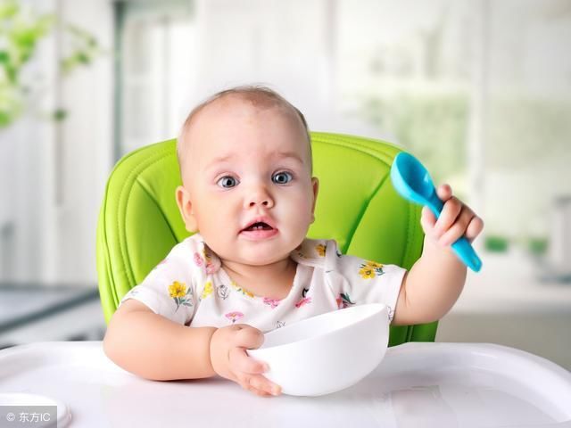 家长喂食危害大,那么宝宝几个月开始可以锻炼