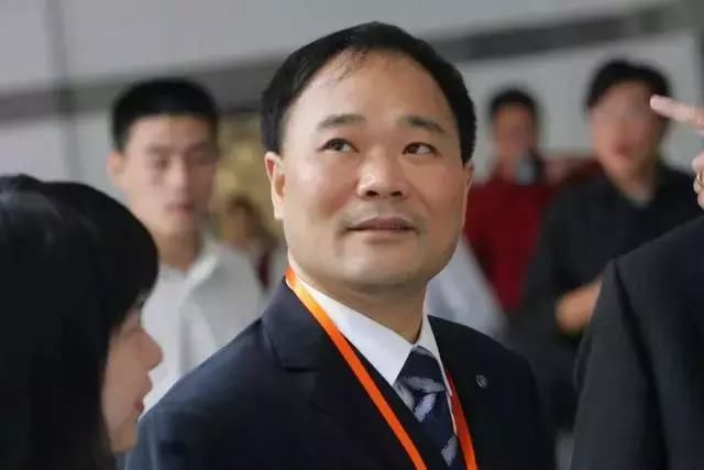 吉利花了90亿美金成为奔驰第一大股东,它哪来的这么多钱?