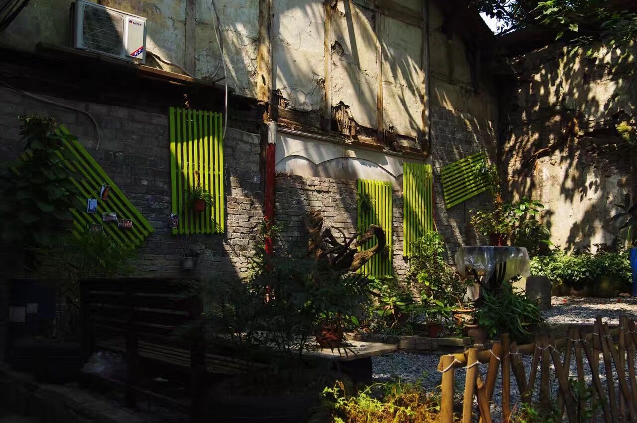 西西看世界用镜头纪录重庆老街照片,光影世界