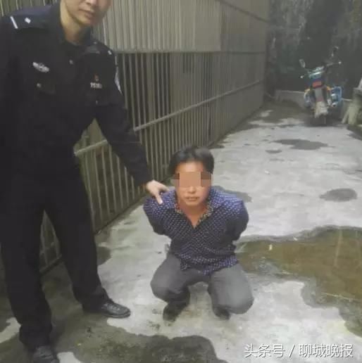 10岁女孩被捆绑倒挂摩托车拖行数百米,涉事男子是亲爹,网友炸了
