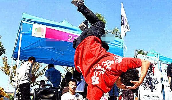 大学新生开学,学霸大多会进这“3个社团”,优秀是掩盖不住的! pp电子游戏试玩