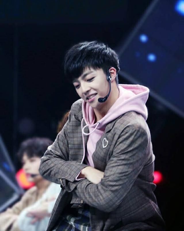 《偶像练习生》陈立农谈不再笑原因,林彦俊的