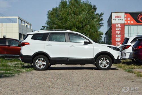 北汽幻速S3L藏地秘境之旅 女司机自驾旅