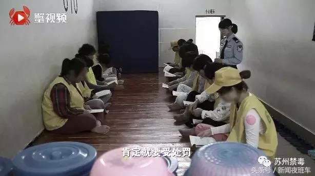 执行死刑前，死刑犯为她叠花道谢，看守所的“管教妈妈”用爱暖心