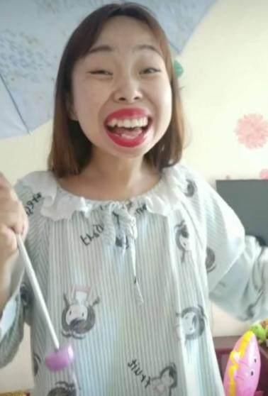 从不知名小网红,到一场直播赚几十万,嘟嘟姐的