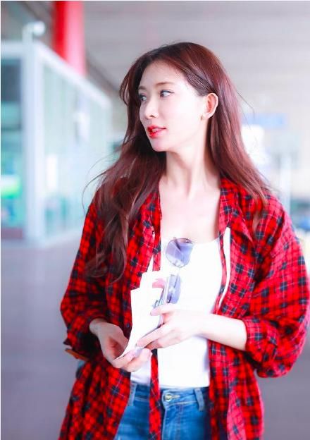 44岁林志玲晒美照下巴抢镜,网友却想要她的口