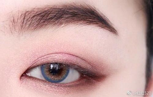 双色眼影的画法步骤图打造粉嫩眼妆
