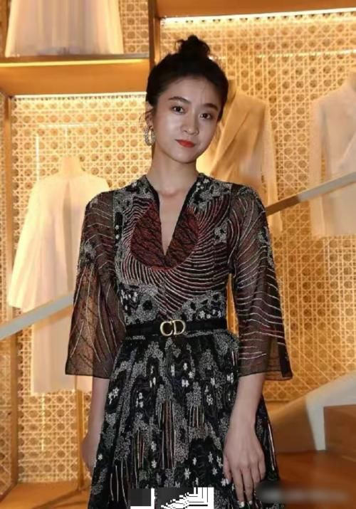 张雪迎新造型照片被吐槽老气 无修图更是不敢看