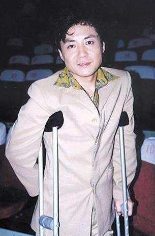 残疾歌手郑智化, 因唱歌导致牢狱之灾, 今不改本