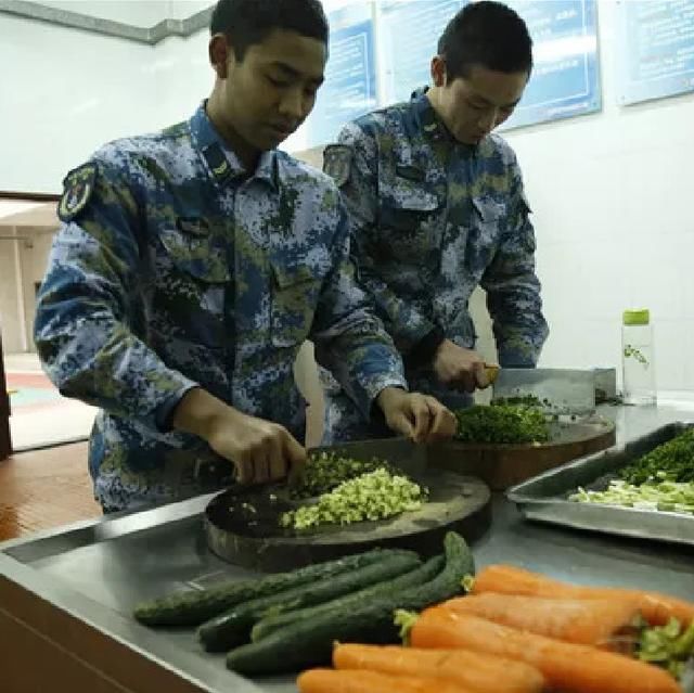 南海舰队的年夜饭：这份菜谱，你看还行吗？