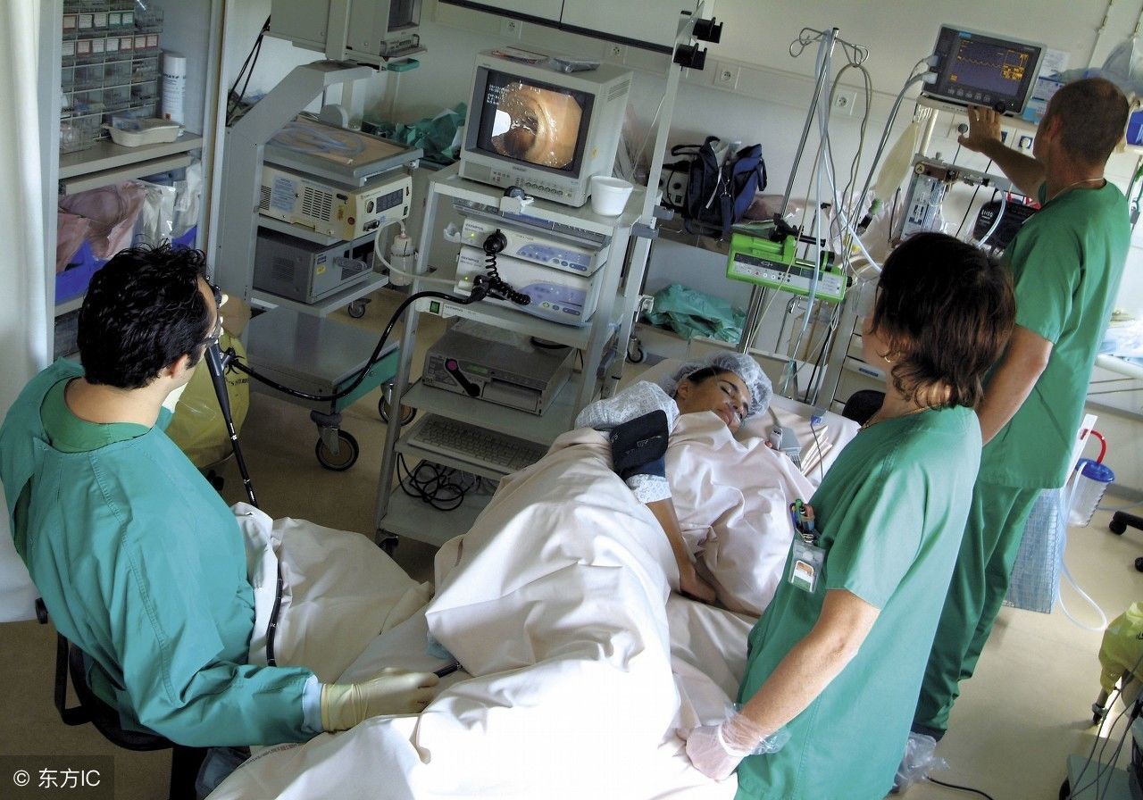 男子便秘和腹泻交替发生,大便带血人消瘦!不去