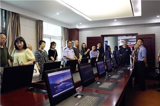 眉山市检察院邀请共和国建设者走进检察机关