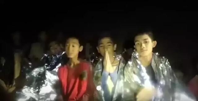 被困16天,泰国少年足球队终于被救出