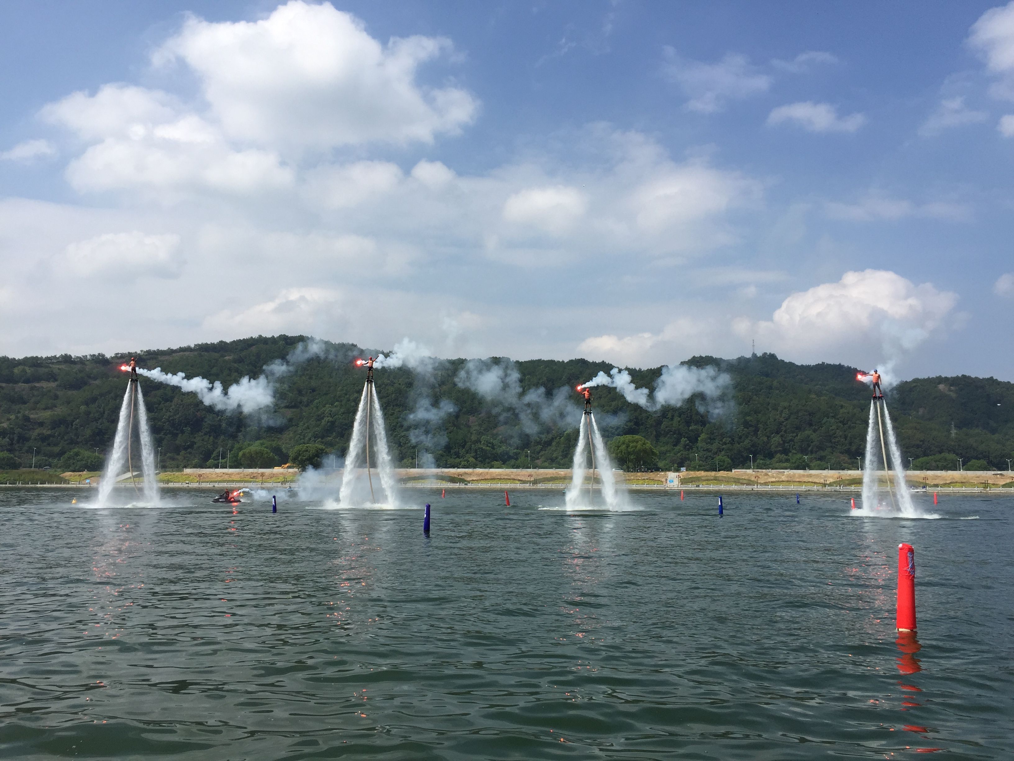 高手对决!2018国际动力冲浪板中国公开赛在丽