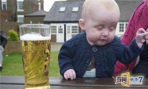 这国家民族做事风格严谨,但喝起酒来中国人都