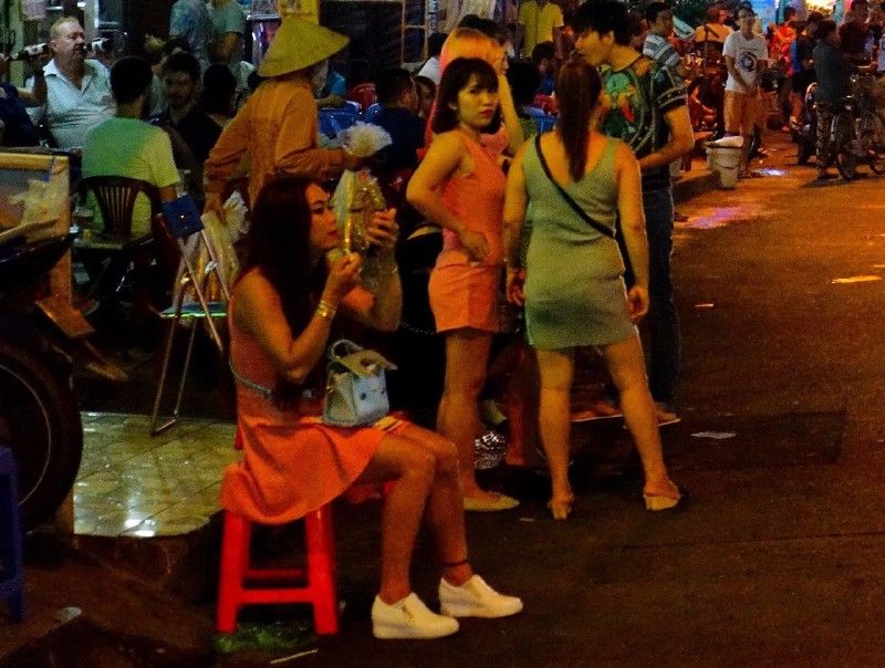 越南街头穿着暴露的美女，简直颠覆了中国游客对越南女孩的印象!