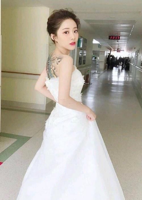 当女星穿上婚纱，喻言特别，白鹿甜美，看到杨紫：甘愿成为你的骑士