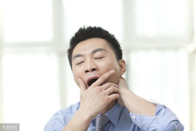 医生披露：脑溢血当天会发出7个暗号，发现2个赶紧去医院，能救命