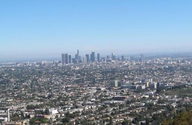 美国加州最发达的城市洛杉矶,高楼大厦不多,却