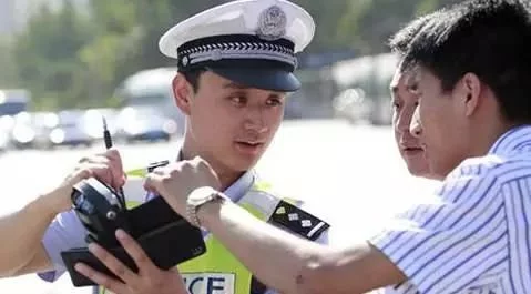 美高梅官网:公安民警执法是否必须亮证 美高梅官网:公安民警执法是否必须亮证