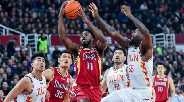 山西男篮和辽宁的比赛