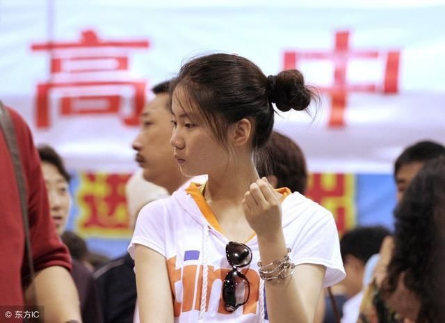 最好看的老师颜值 t01931976ecf0cc3fc2.jpg