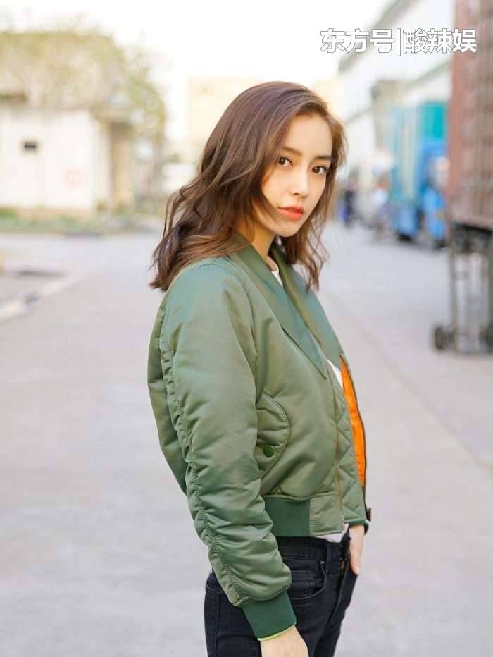 杨幂angelababy同时曝光街拍写真 谁才是真正