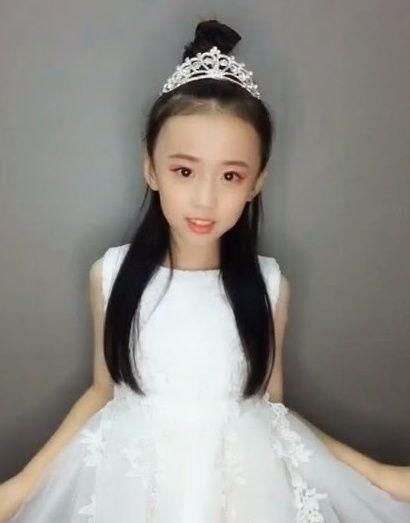 小女孩穿婚纱的图片_小女孩穿婚纱头像