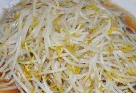 老板来家吃饭，媳妇做家常菜招待，老板看一眼竟说要出去吃……