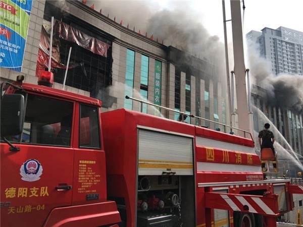 德阳35名消防官兵驰援达州火灾 目前正控制火