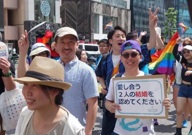 日本东京举行国内最大规模LGBT群体游行 歌手滨崎步献唱支持