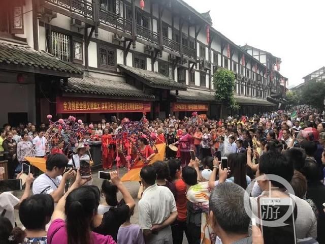 除了看赛龙舟,端午节江津塘河古镇还可以登画