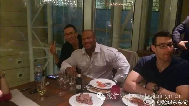 “当时肚子有肥肉,想练出腹肌,想法很单纯”