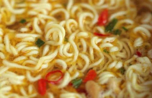 方便面口味评级!红烧牛肉A级,老坛酸菜S级,只