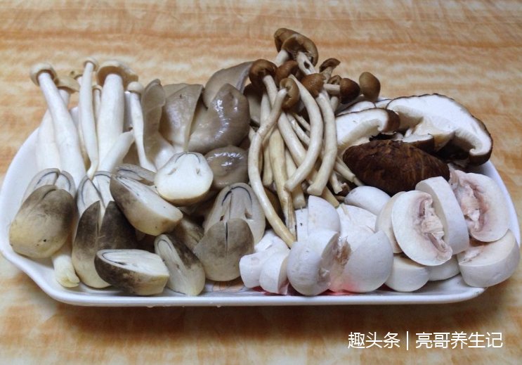红糖蘑菇强功效好,但千万别和它一起吃,不然没病惹病炒营养图片