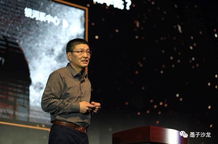 爱因斯坦对引力透镜的两个担忧，被现代的物理学家们解决了