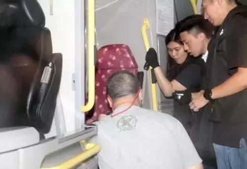 去香港注意了!8天内8起事故!九龙巴士座椅惊现
