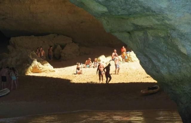 传说中的洞穴海滩 必须从海面下潜水进入