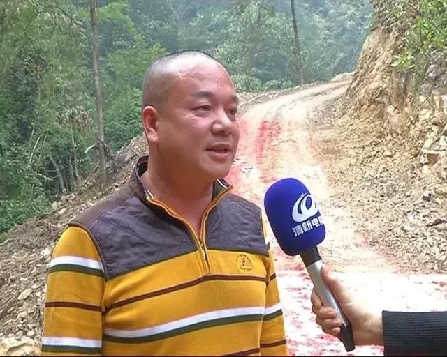 龙颈时坑村羊肠小路变大道,村民锣鼓喧天齐庆