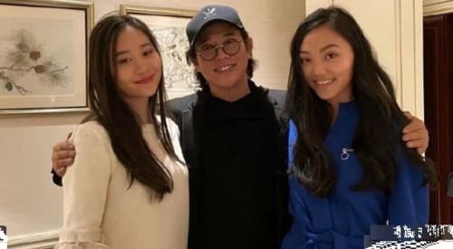 李连杰17岁女儿晒照大秀小蛮腰 时尚性感