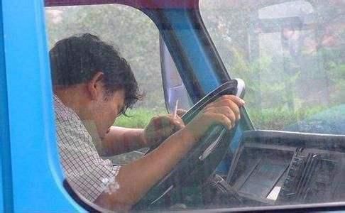 春节期间交警提醒:这4种开车行为只罚款不扣分,另外3种扣12分!