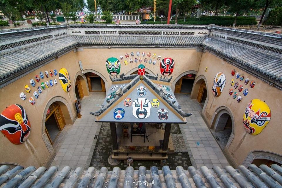 河南有个奇特村落,进村听到人说话,却看不到一