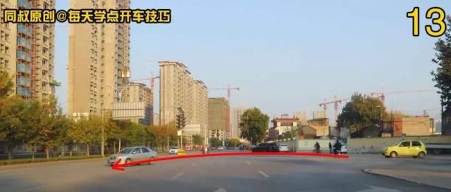 路口黄灯持续闪烁