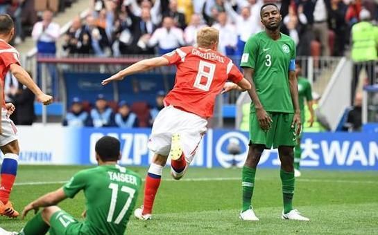 球血洗足坛三纪录,29岁铁腰却差点和世界杯绝